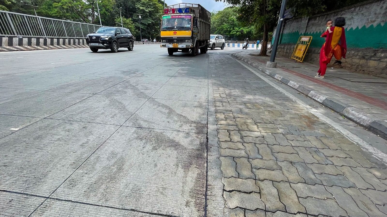 <div class="paragraphs"><p>The spot at Maharani Circle, Seshadri Road, where a BBMP garbage lorry mowed down two IT employees in a road crash on July 29, 2024. Both the victims died on the way to the hospital</p></div>